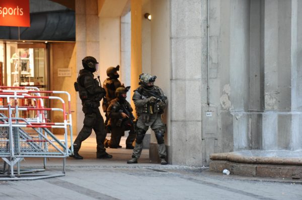 Police secures the area of a subway station Karlsplatz (Stachus) near a shopping mall following a shooting on July 22, 2016 in Munich. Several people were killed on Friday in a shooting rampage by a lone gunman in a Munich shopping centre, media reports said / AFP PHOTO / dpa / Andreas Gebert / Germany OUT